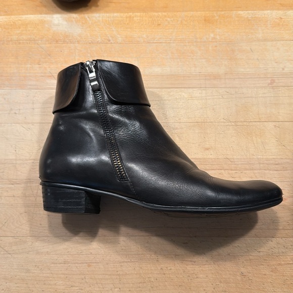 Everybody by BZ Moda, Black Leather Zip Up Low Booties Size 38 - Picture 3 of 11